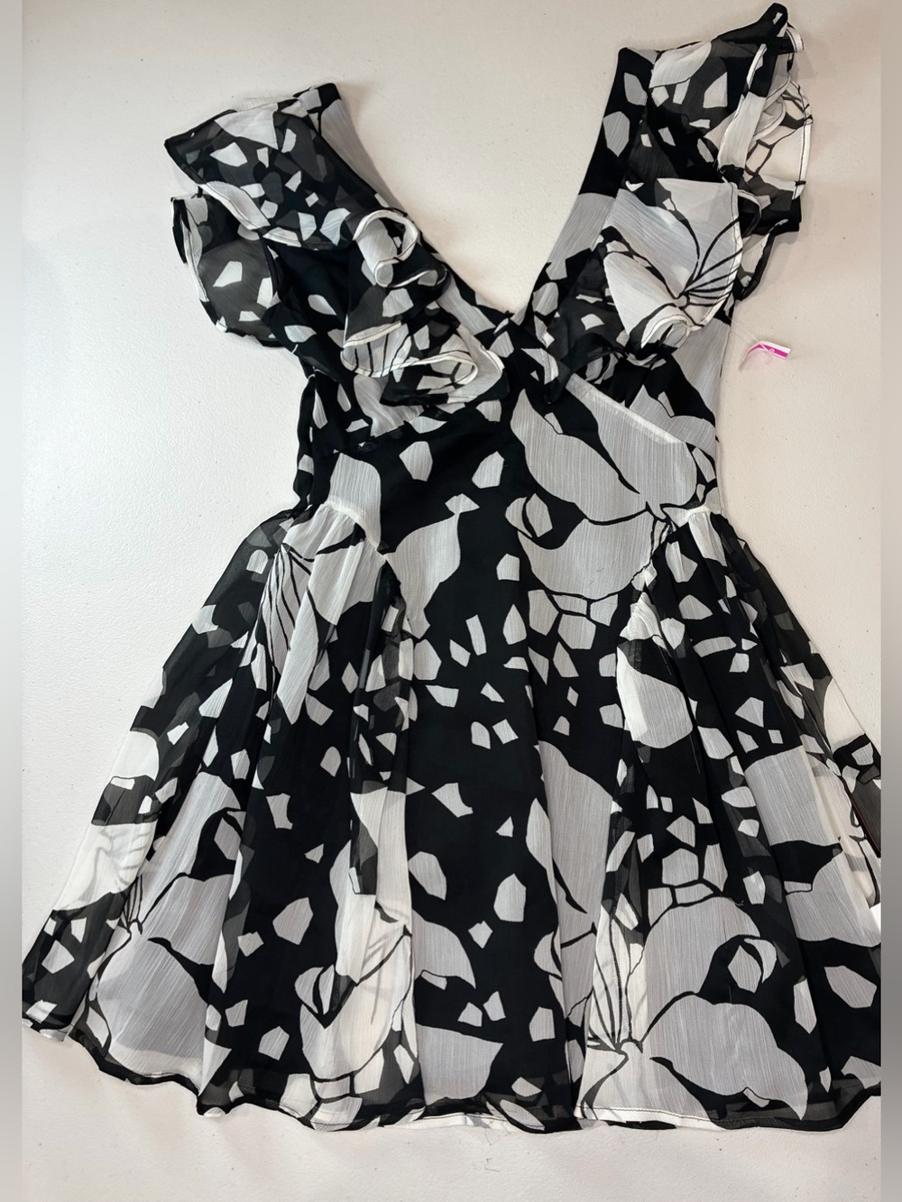 Women’s Topshop Black and White Floral Ruffle V-Neck Mini Dress - size 0